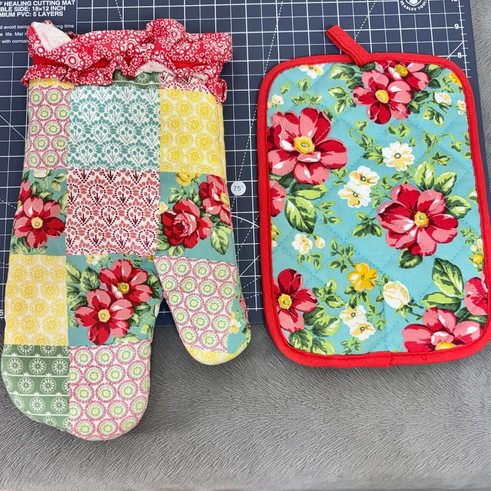 Pioneer Woman Patchwork Oven Mitt Pot Holder Kitchen Set Country Chic Calico - Picture 2 of 3